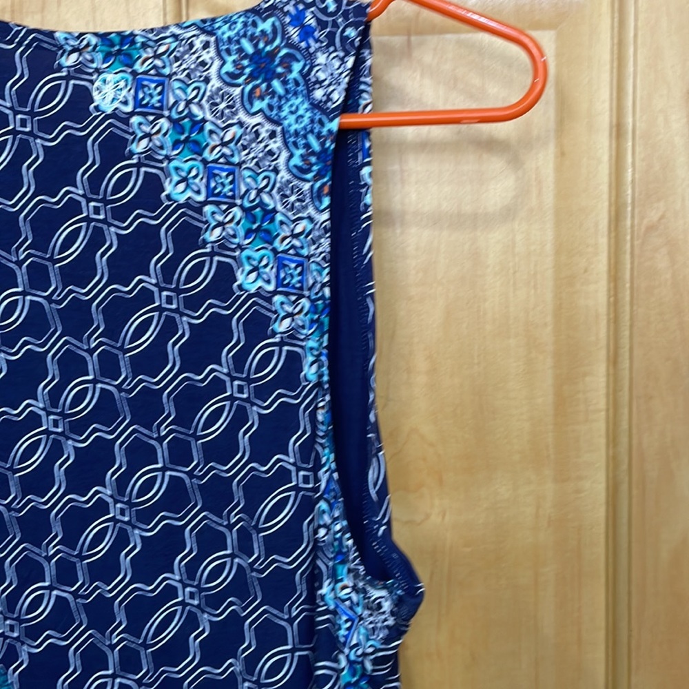 Gaiam blue floral v-neck athletic top size L - Picture 8 of 9